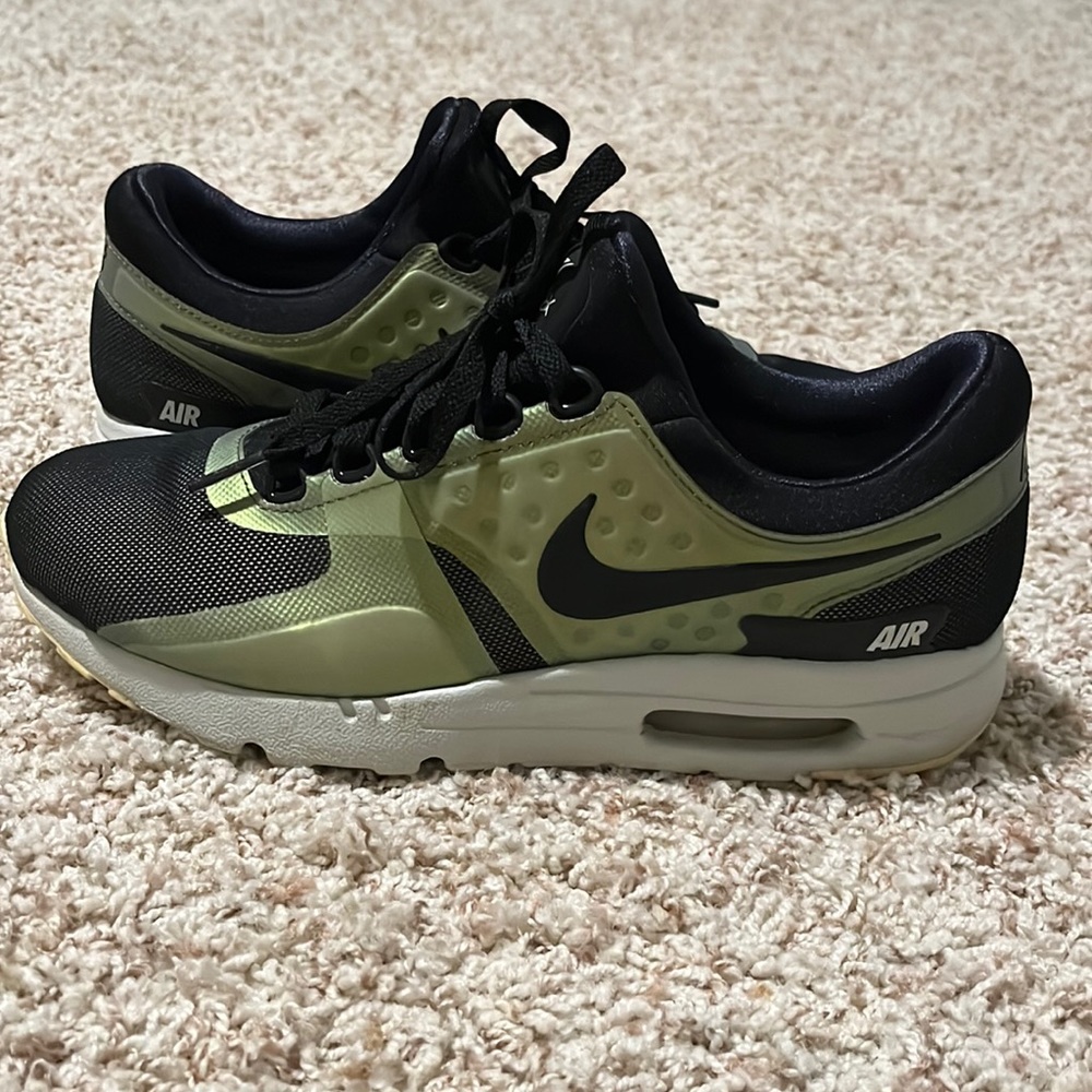 Nike Air Max Zero athletic shoes | green and black | size 8